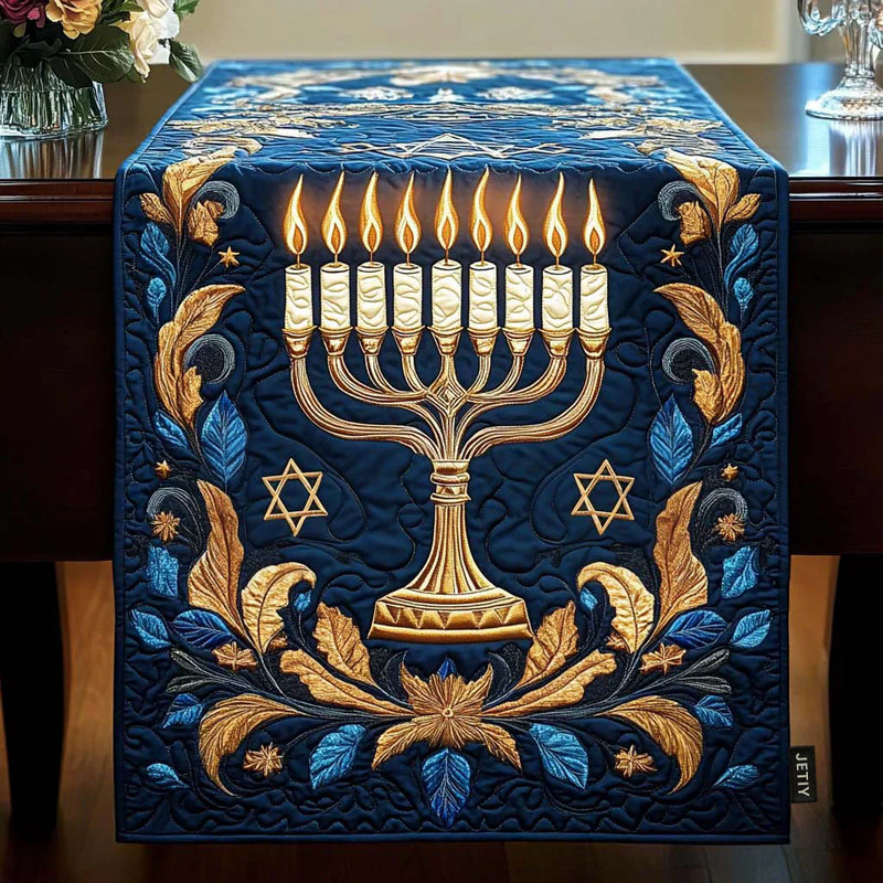 Caminho de Mesa Acolchoado - Menorá Iluminada