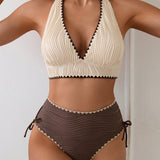 Conjunto de Biquíni de Duas Peças com Decote Halter e Estampa em Cores Contrastantes