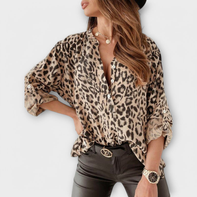 Iara | Blusa moderna com estampado de leopardo