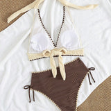 Conjunto de Biquíni de Duas Peças com Decote Halter e Estampa em Cores Contrastantes