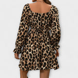 Vestido sedutor com estampado de leopardo
