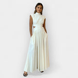 Vestidos elegantes com cortes