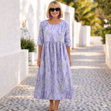 Cláudia | Vestido de Estampado Floral com Ambiente de Verão