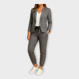 Nikol - Traje de mulher com jaqueta e calças jogger