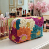 Estojo de Beleza Quilted com Margaridas Brilhantes | Resplendor Suave