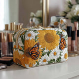 Estojo de Beleza Quilted com Flores Radiantes | Resplendor Suave
