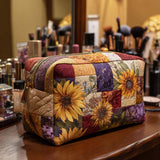 Estojo de Beleza Quilted com Flor Dourada | Resplendor Suave