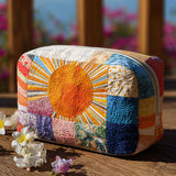 Necessaire acolchoada com estampa de sol delicado | Luz Dourada