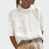 Camisa de gola alta e bordado