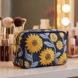Necessaire acolchoada com estampa de flor brilhante | Luz Dourada