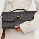 Bolso Clutch Melanie com Detalhe de Nó Dourado