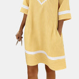 Clara | Vestido leve às riscas com decote em V
