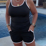 Tankini com Detalhes em Cores Contrastantes e Pregas