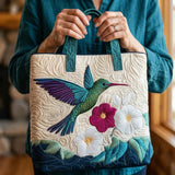 Bolsa Acolchoada Colibri com Flor Branca | Graça em Movimento