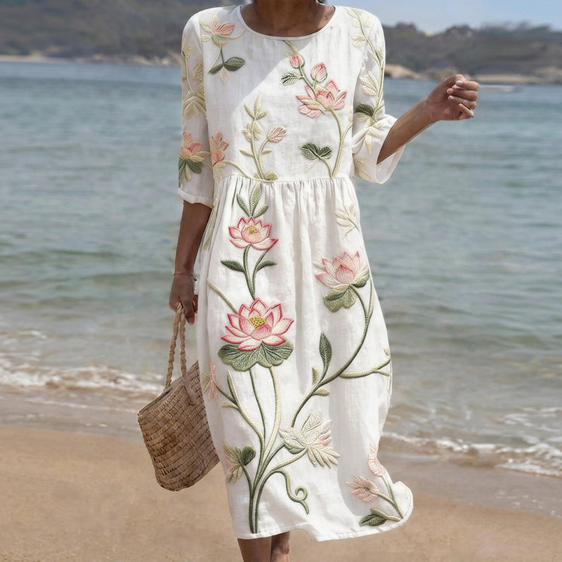 Adriana - Vestido com Bordado de Plantas e Flores